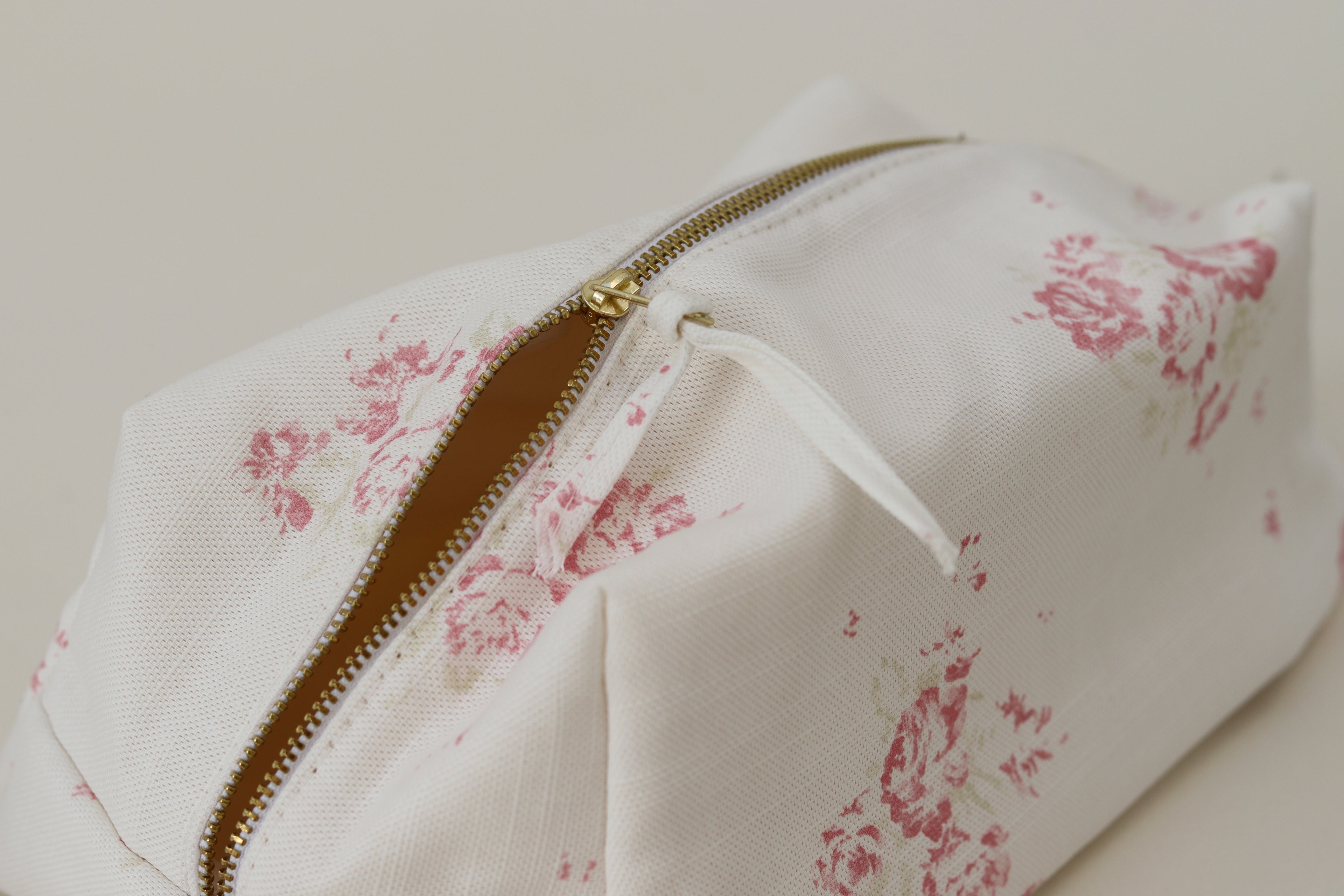 Make-Up Bag in Antique Rose