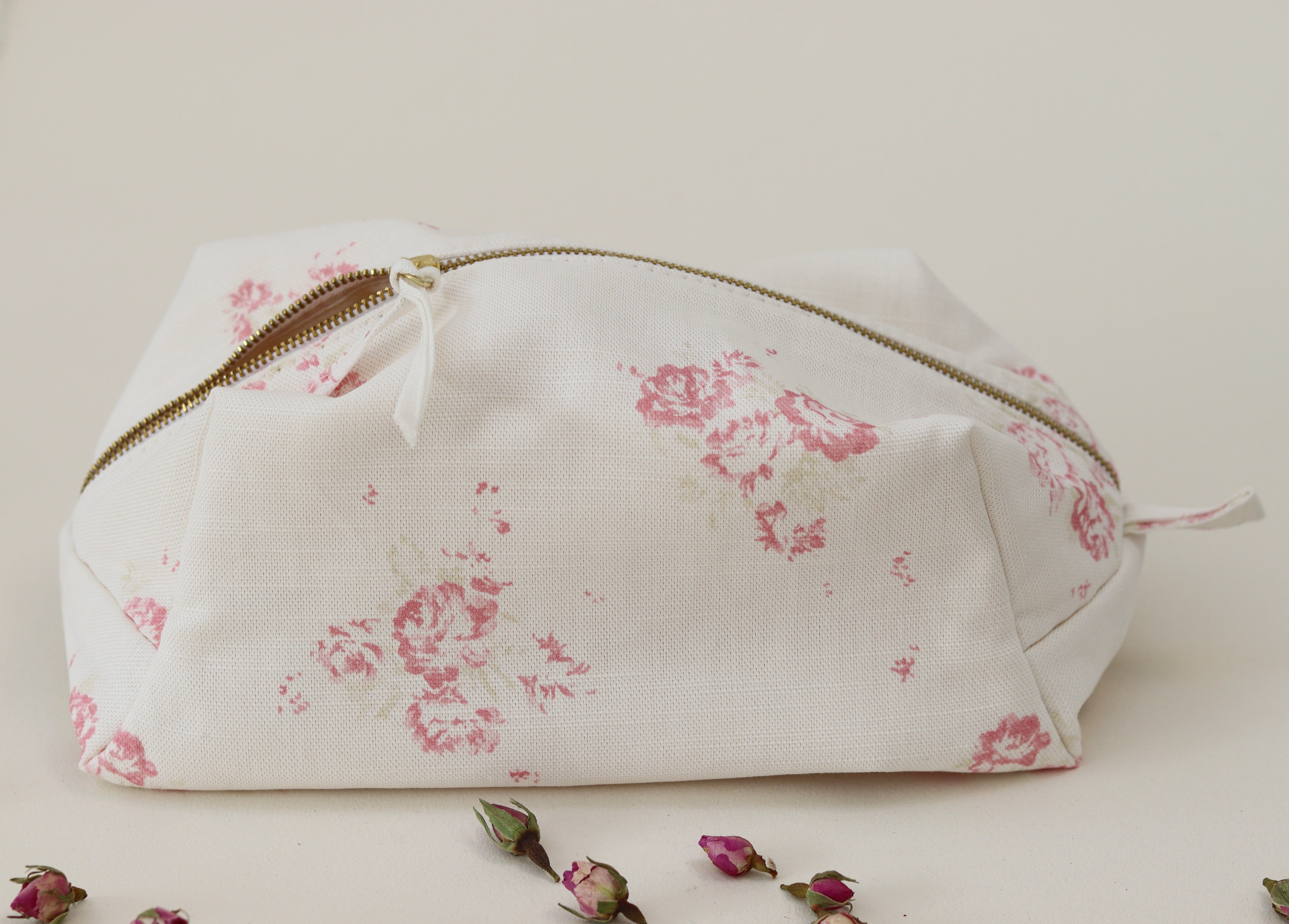 Make-Up Bag in Antique Rose