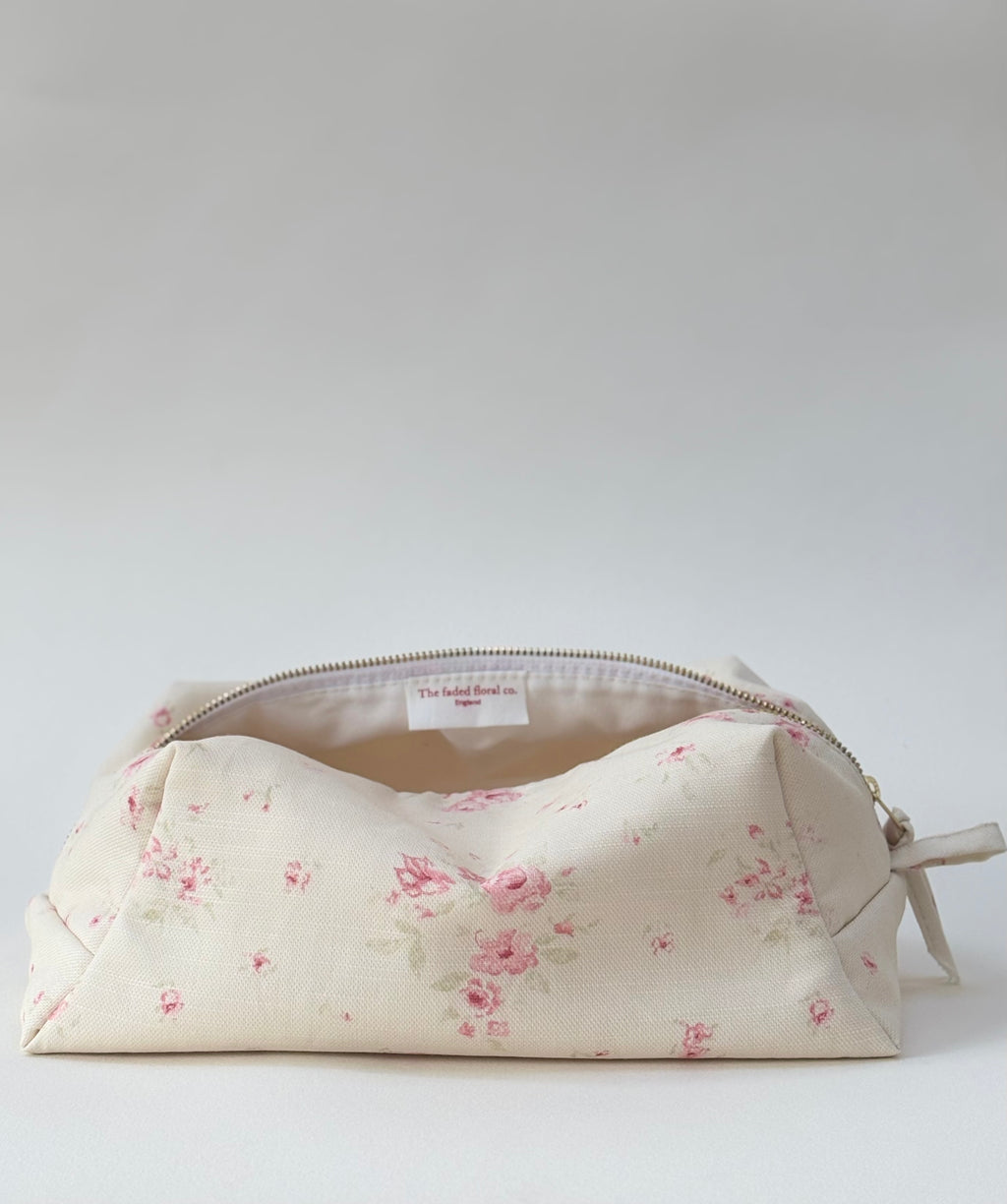 Make-Up Bag in Fleurette