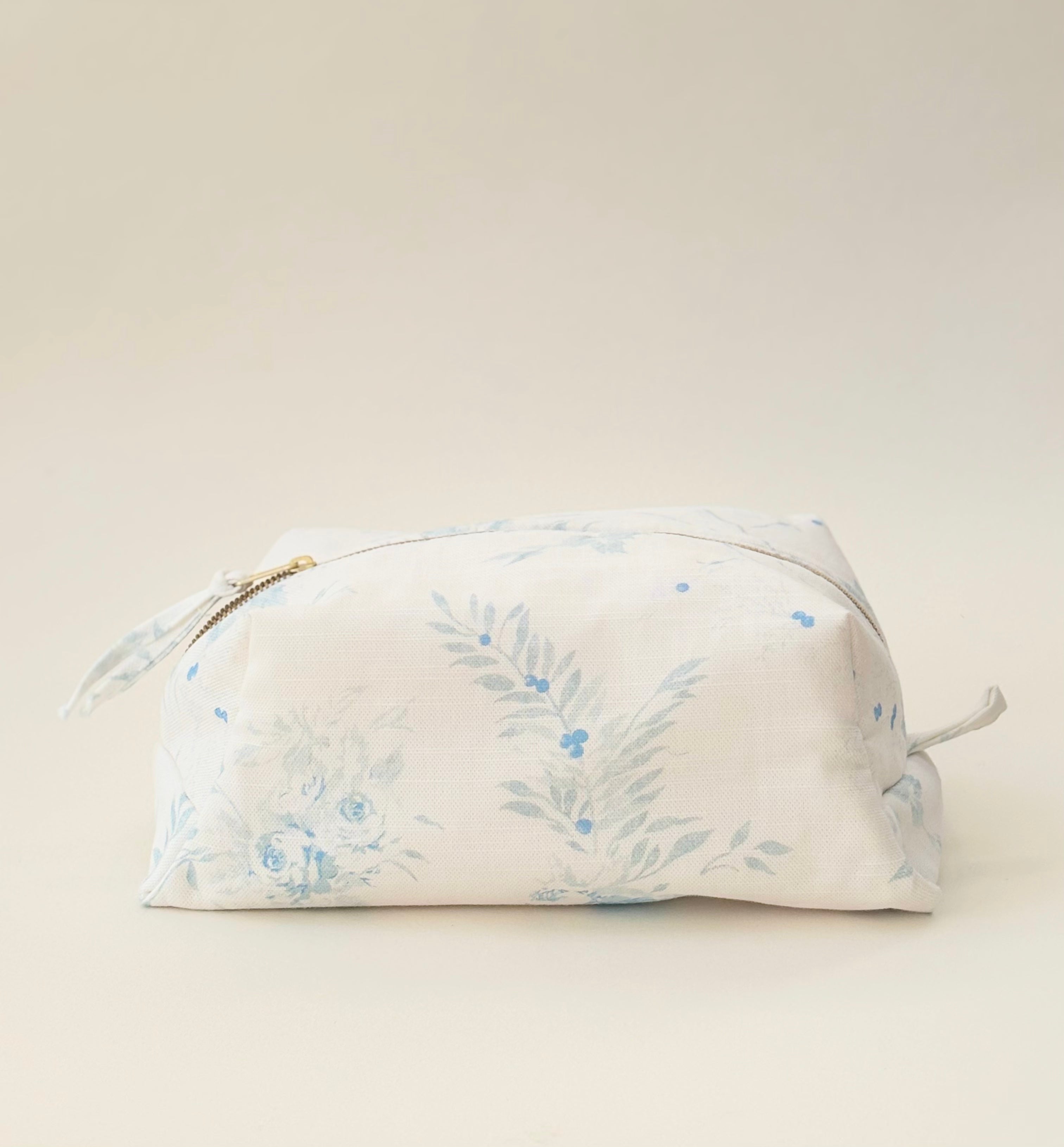 Make-Up Bag in Aimée Bleu