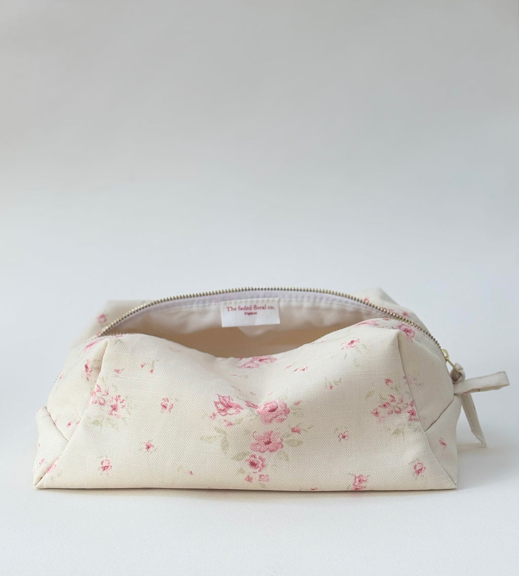 Make-Up Bag in Fleurette
