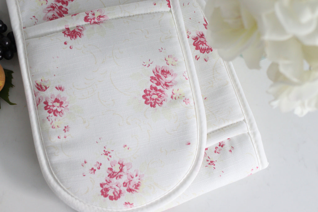 Oven Gloves in Gipsy