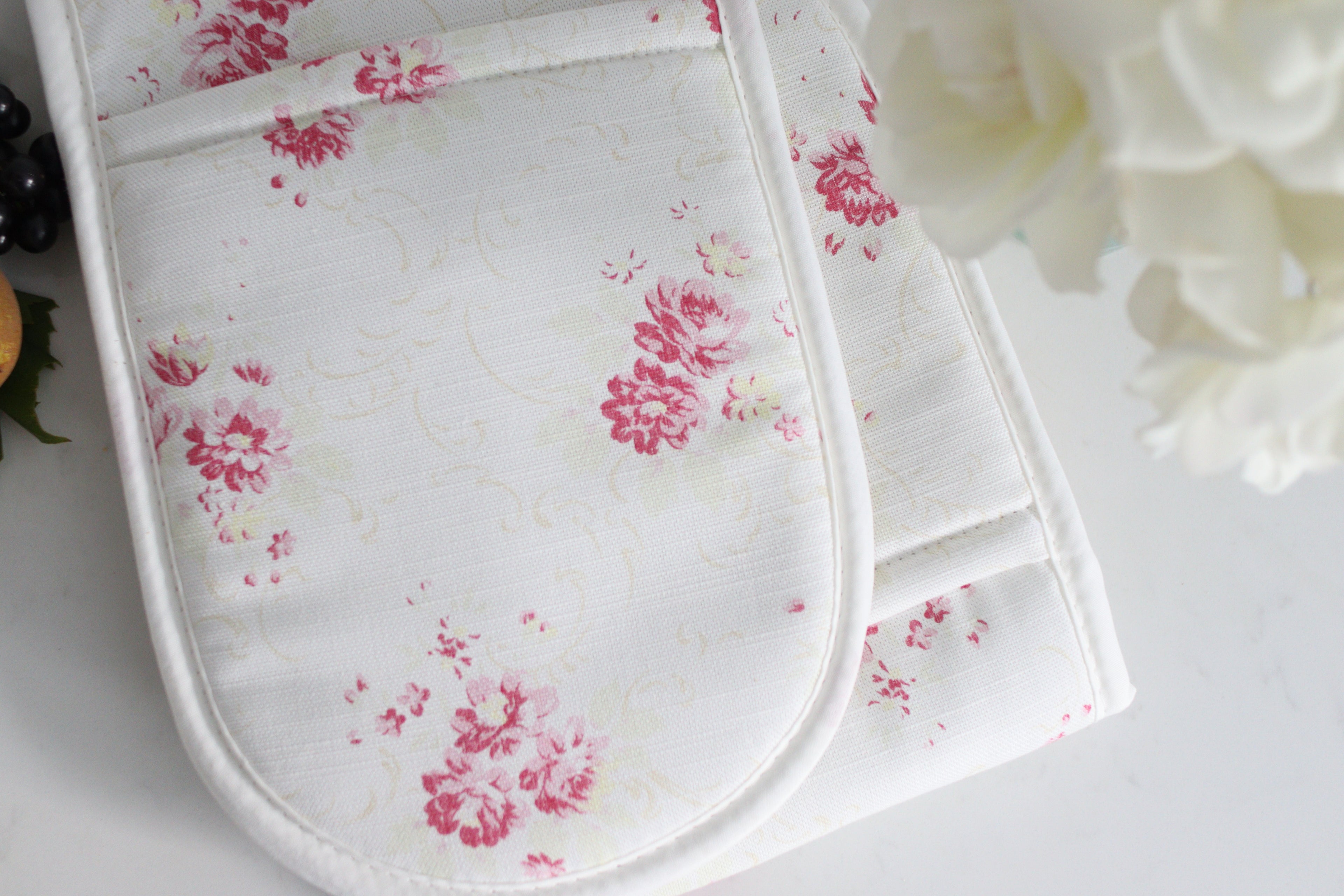 Oven Gloves in Gipsy