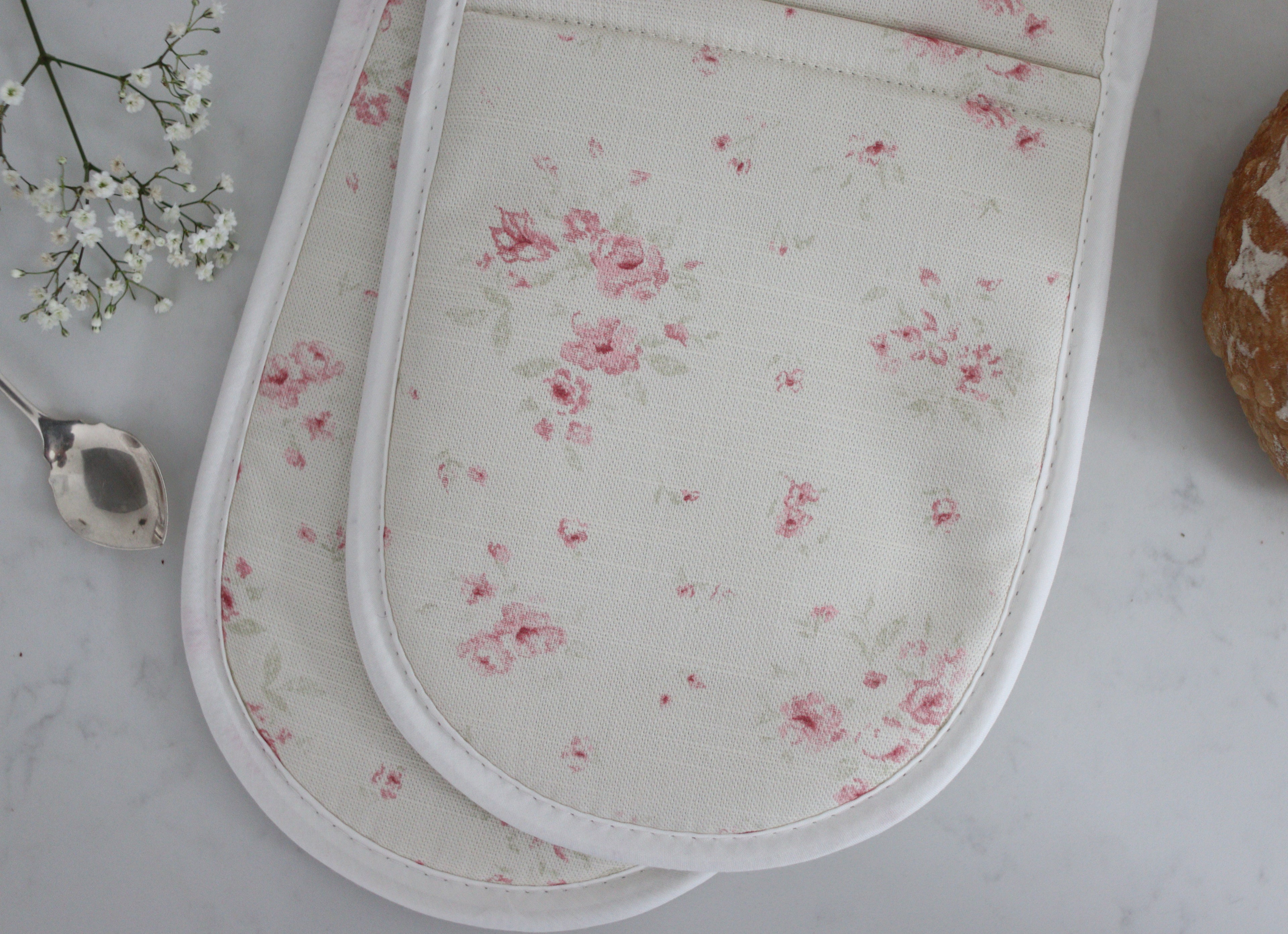 Oven Gloves in Fleurette
