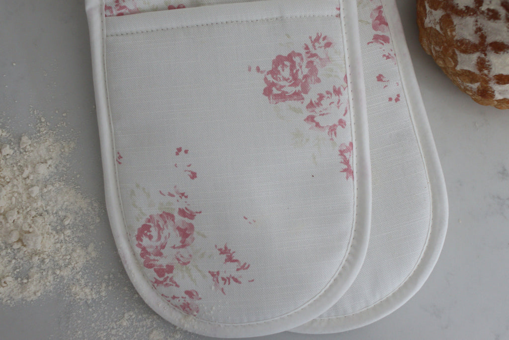 Oven Gloves in Antique Rose