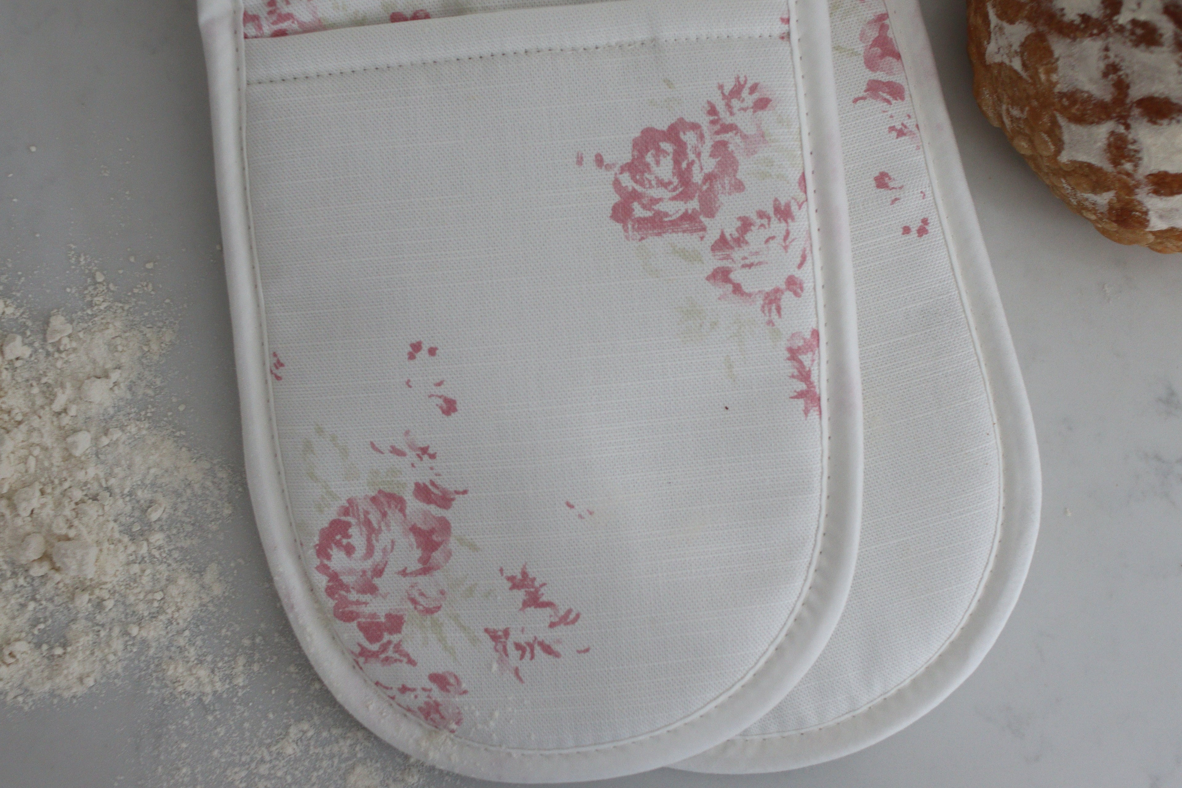 Oven Gloves in Antique Rose