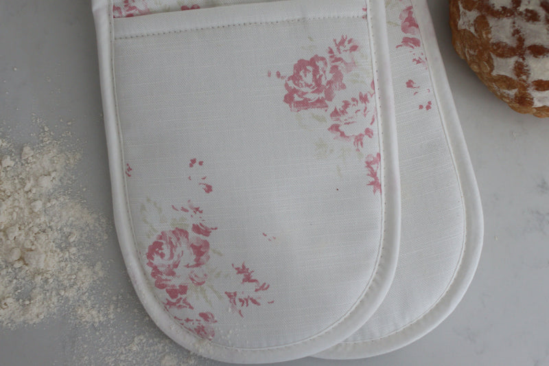 Oven Gloves in Antique Rose