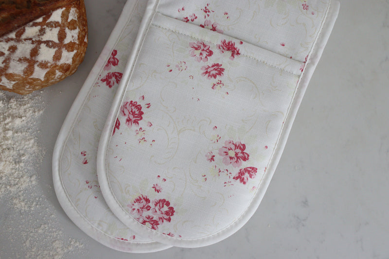 Oven Gloves in Gipsy