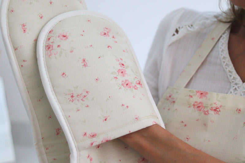 Oven Gloves in Fleurette