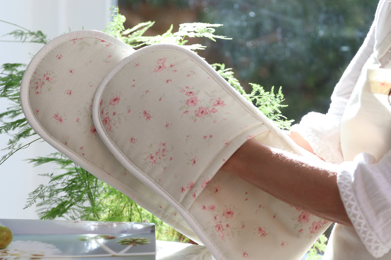 Oven Gloves in Fleurette