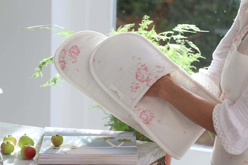 Oven Gloves in Antique Rose
